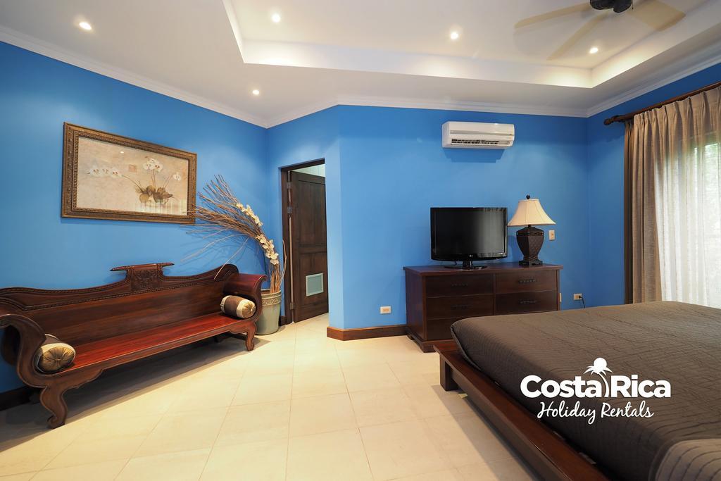 Luxury Terrace, Access - M10