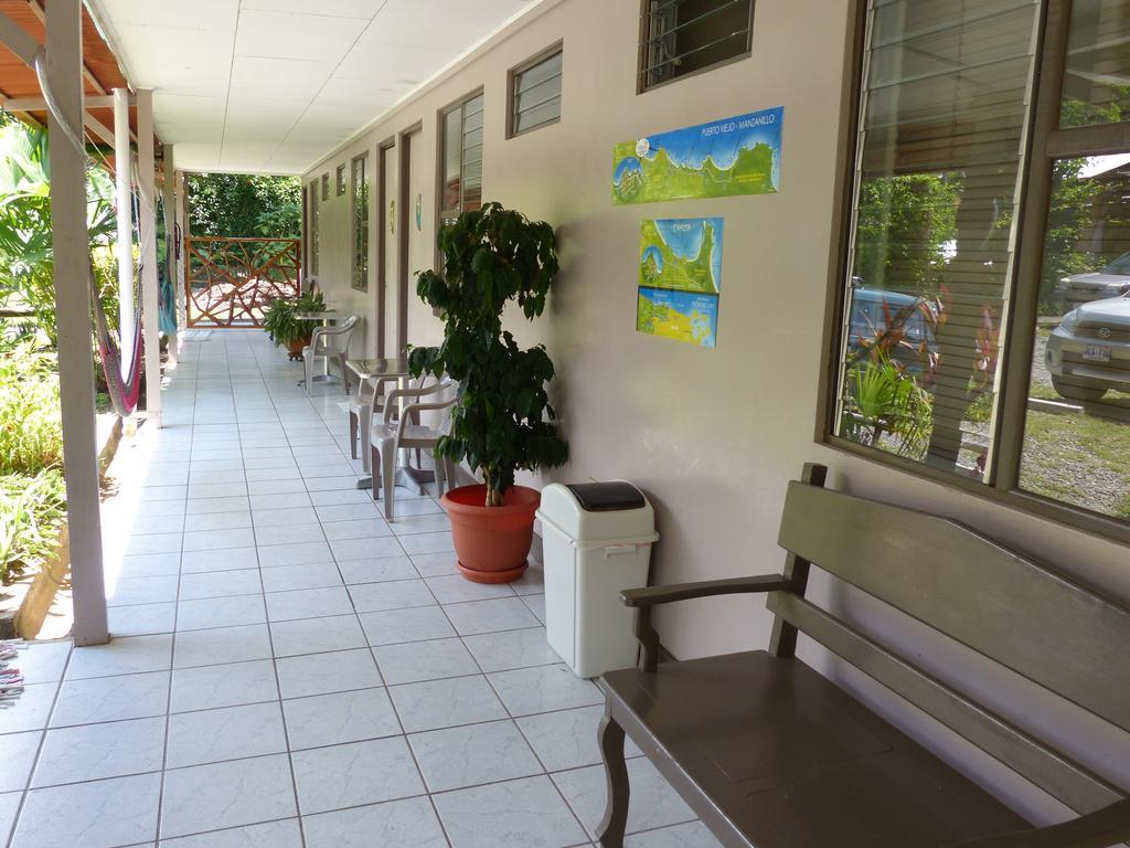 Hotel El Colibri Rojo - Cabinas - Le Colibri Rouge Bed & Breakfast 2*