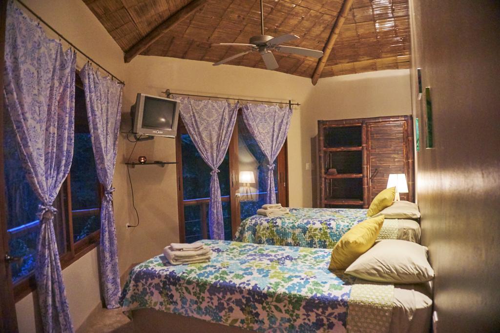 Bed & Breakfast Manoas Luxury Camping And Rentals