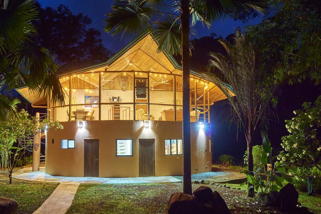 Bed & Breakfast Manoas Luxury Camping And Rentals