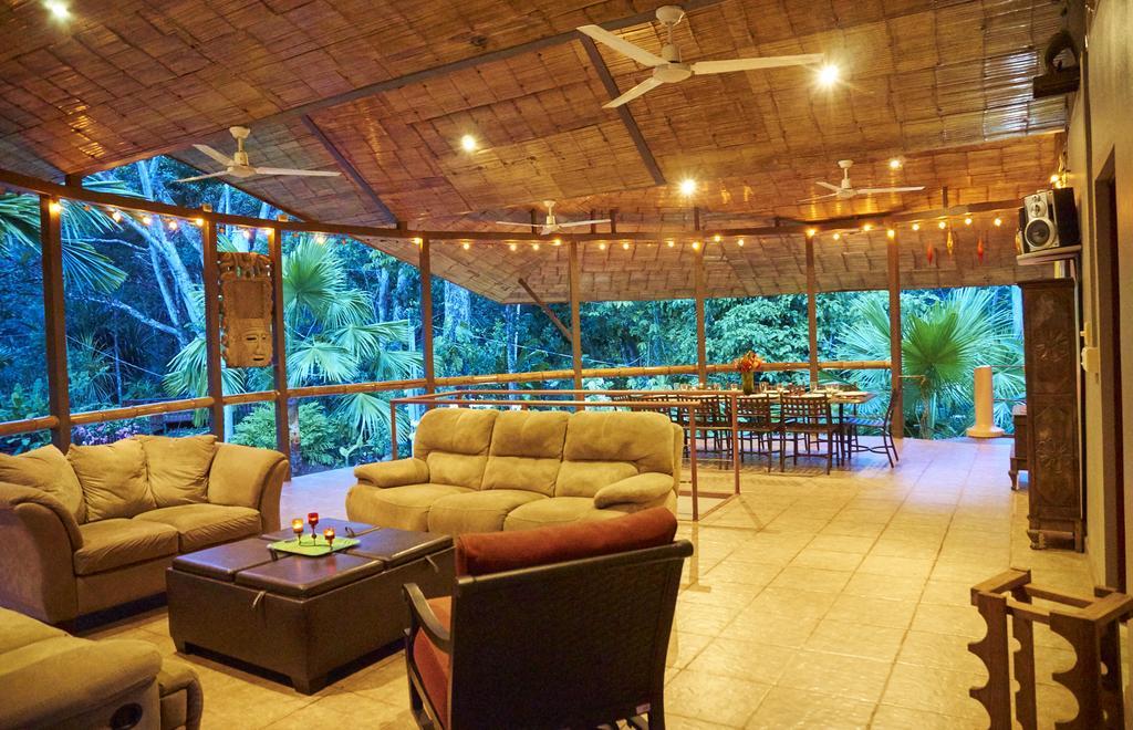Manoas Luxury Camping And Rentals Bed & Breakfast 3*