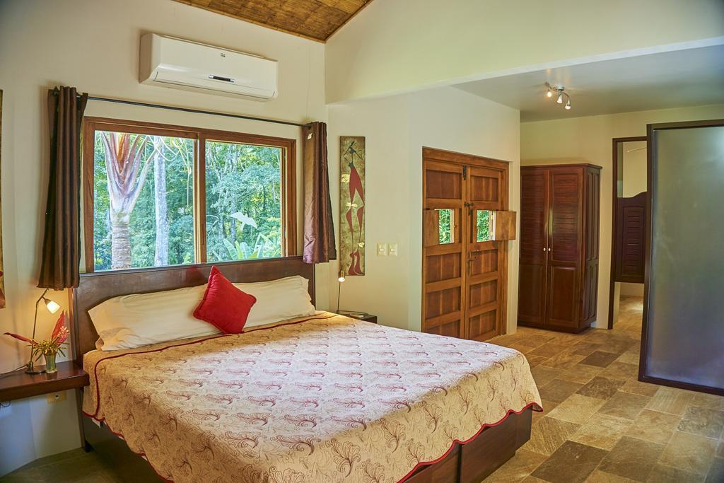 Manoas Luxury Camping And Rentals Bed & Breakfast