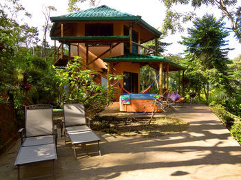 Bed & Breakfast Manoas Luxury Camping And Rentals