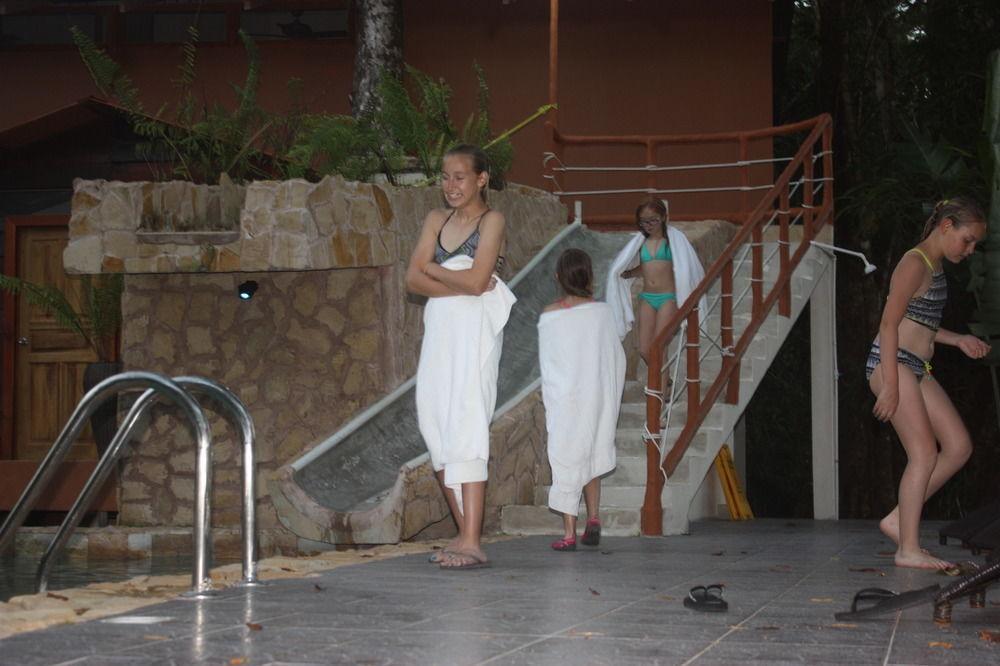 Hotel Rana Roja 2*