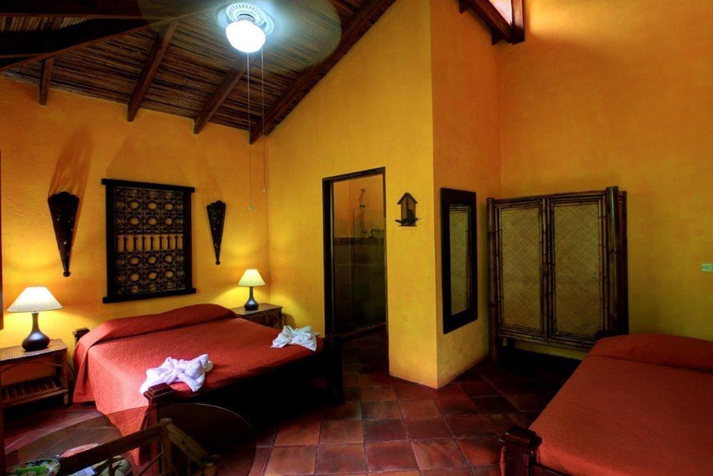 La Palapa 4*