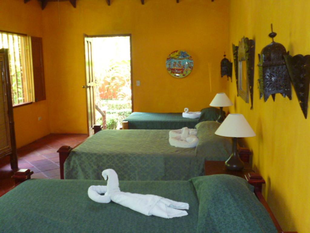 La Palapa 4*