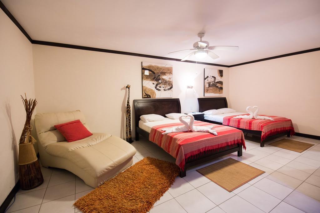 Hotel Tuanis 2*