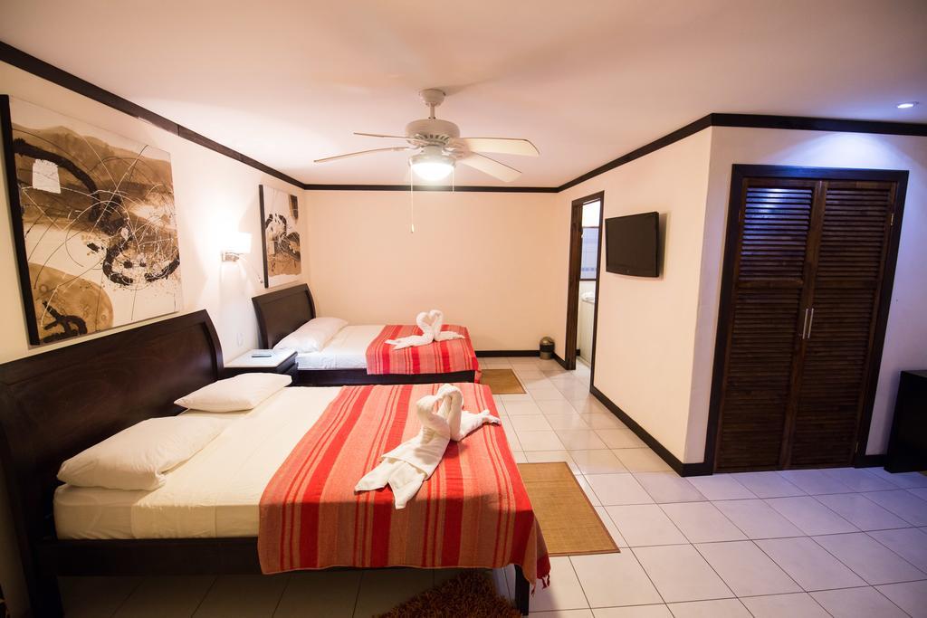 Hotel Tuanis 2*