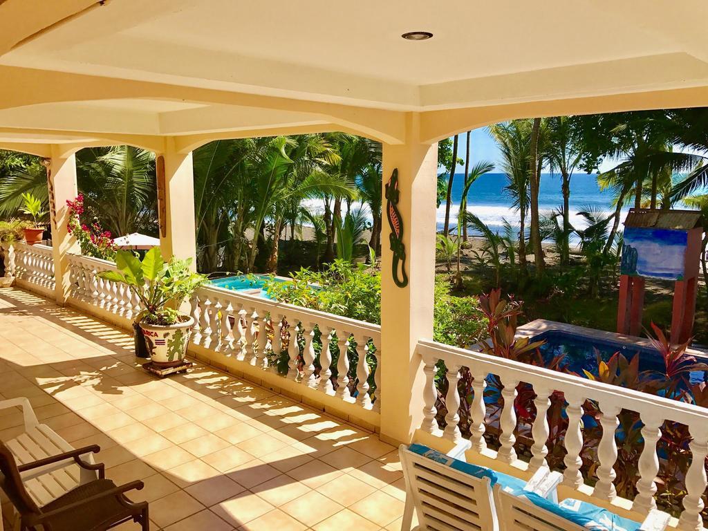 Beachfront Vista Hermosa