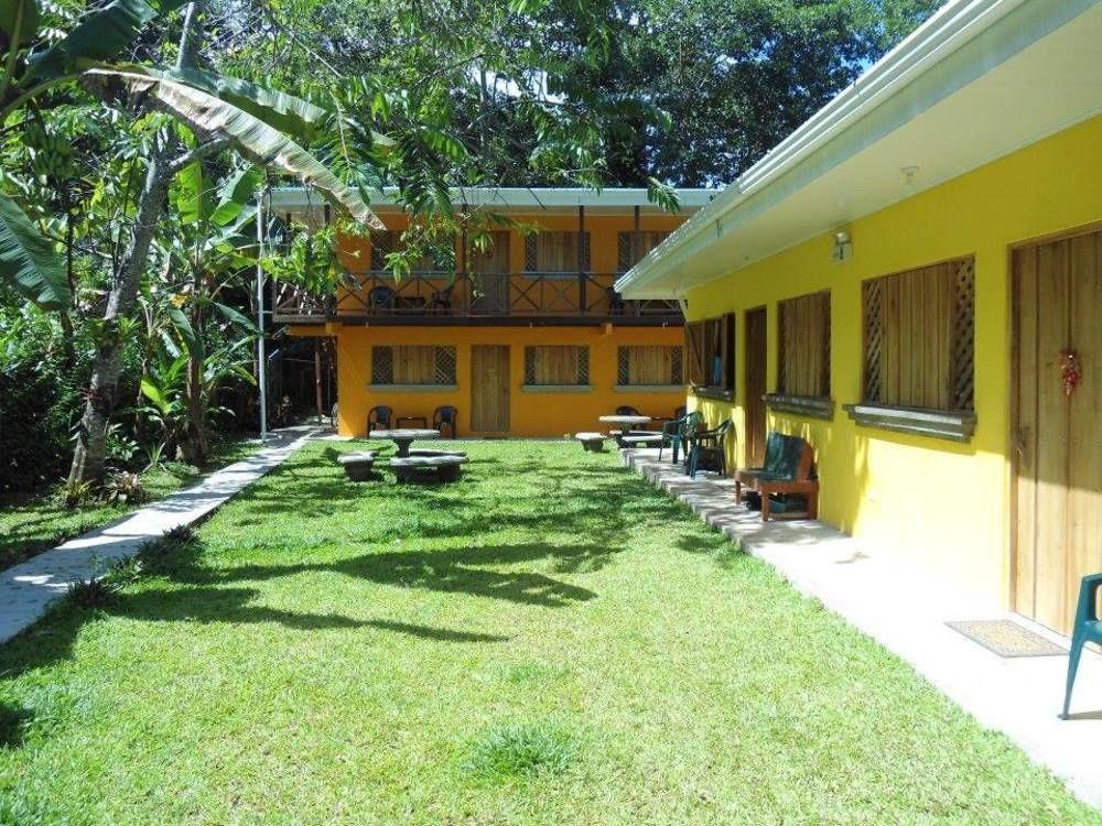 Las Casitas De Playa Negra Hostel *