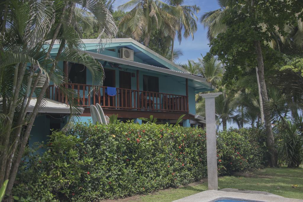 Pelican Beachfront Hotel