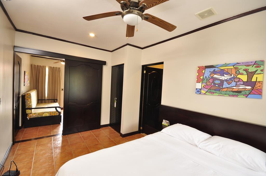 Colono Beach Hotel