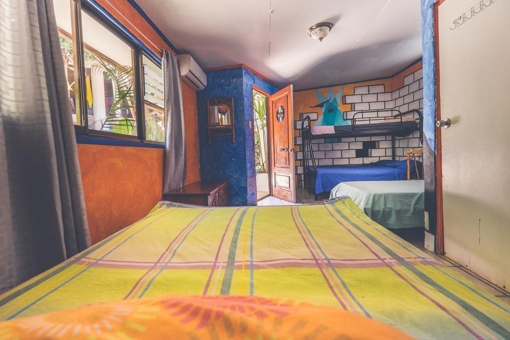 Pura Vida Hostel Tamarindo