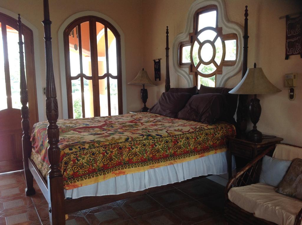 Casa Los Loros Ojochal