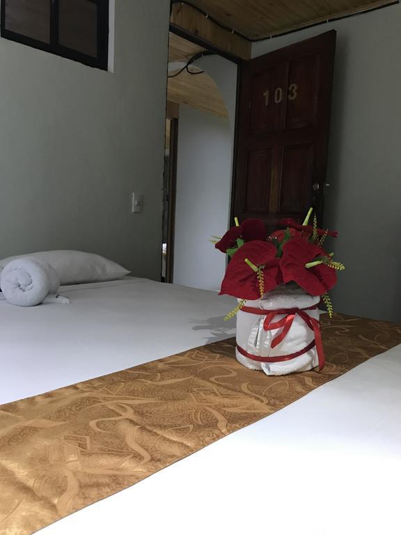 Manuel Antonio Hostel Resort *