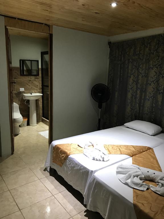 Manuel Antonio Hostel Resort *