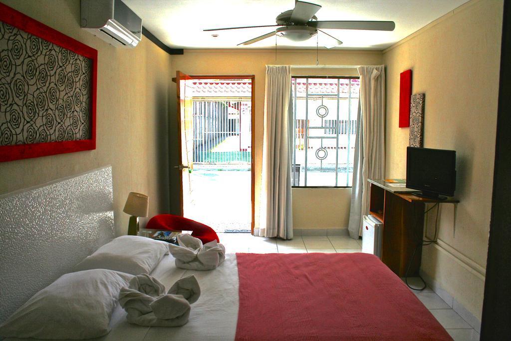 Hotel Tuanis