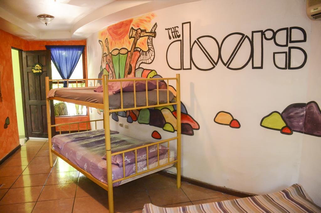 Pura Vida Hostel Tamarindo