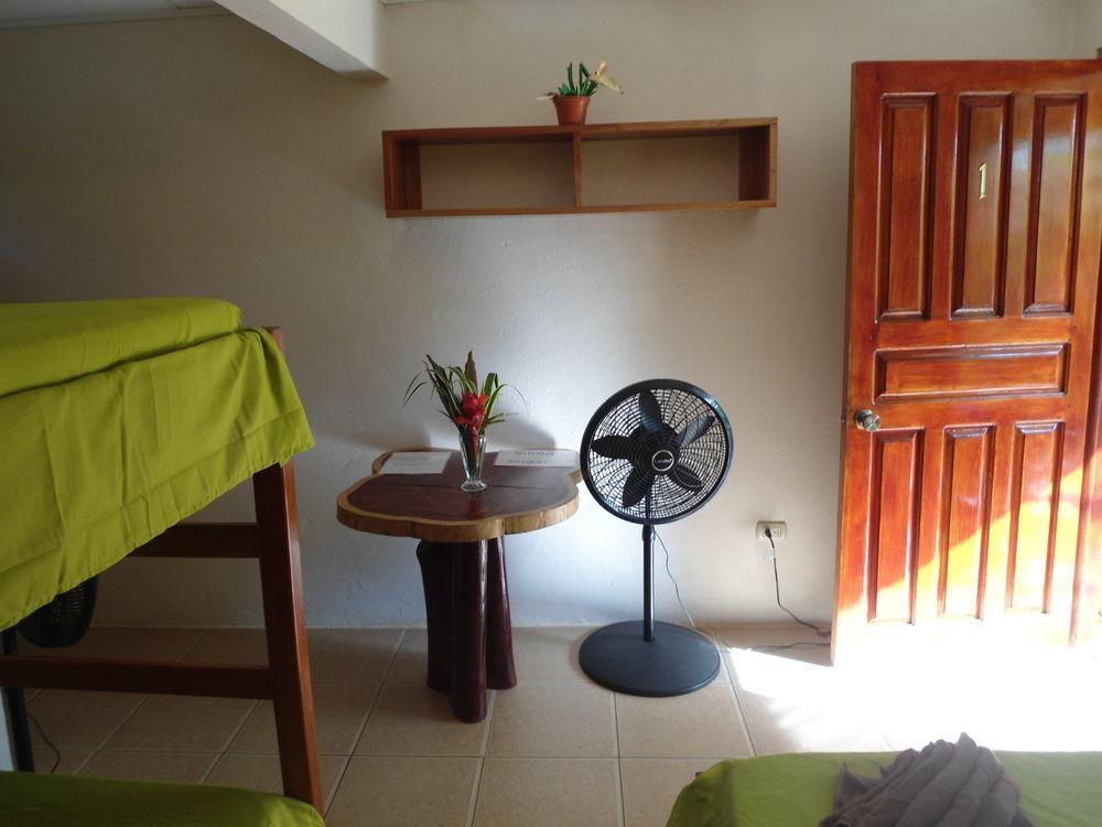 Cabinas Pura Vida Tour Operator Hotel 2*