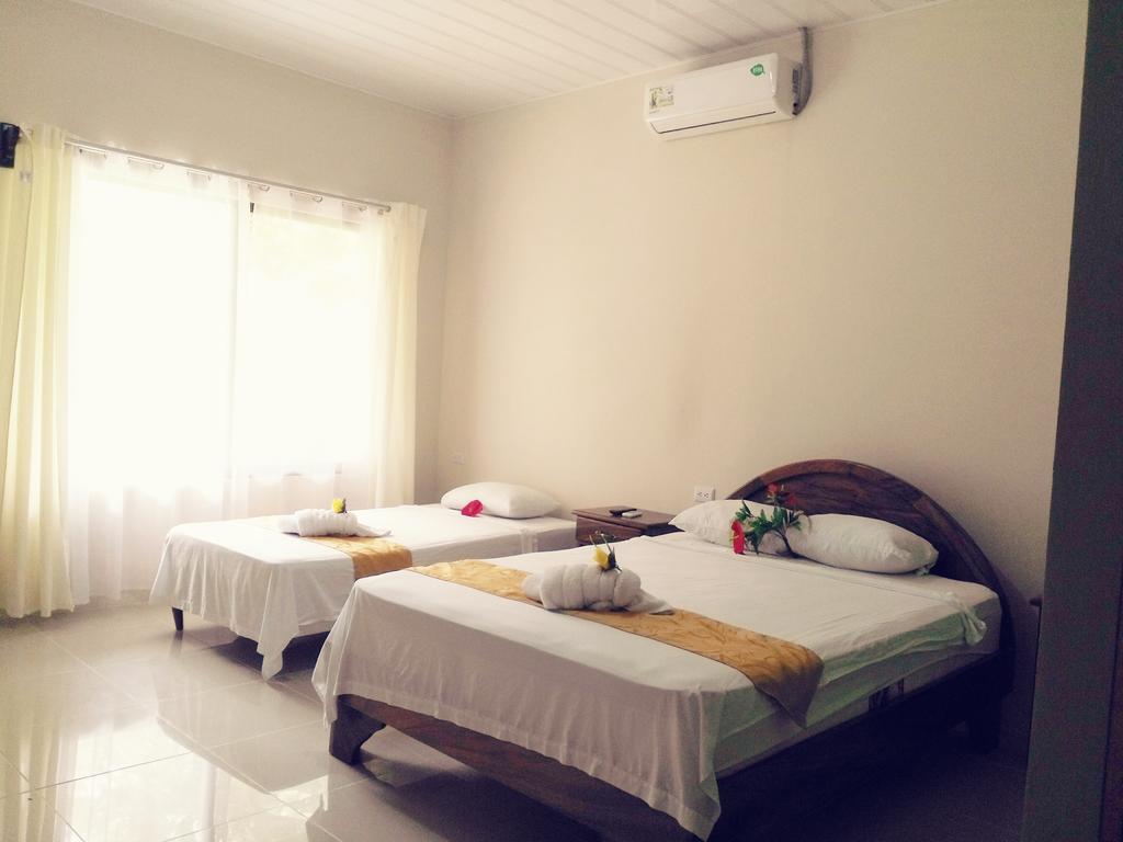 Manuel Antonio Hostel Resort *