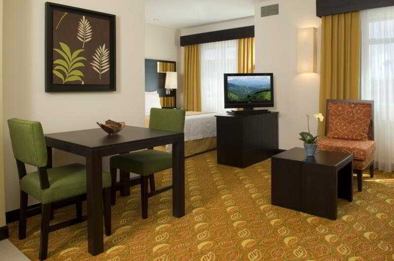 Hotel By Marriott Escazu San Jose (San Jose)