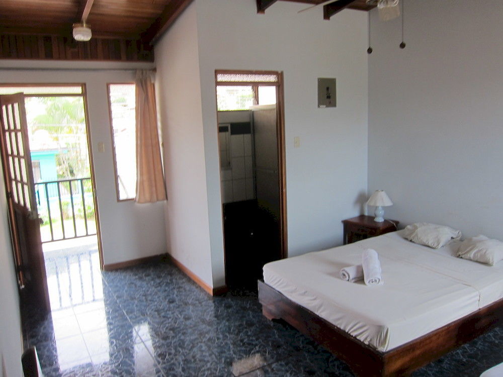 Guest house Reventazon 2*