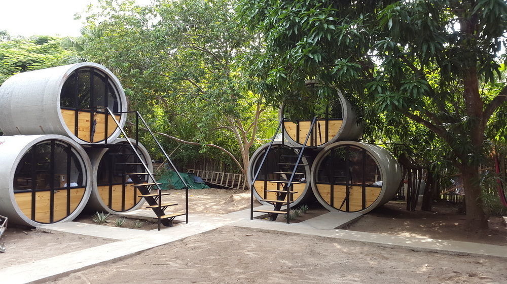 Surf Camp Hostel *
