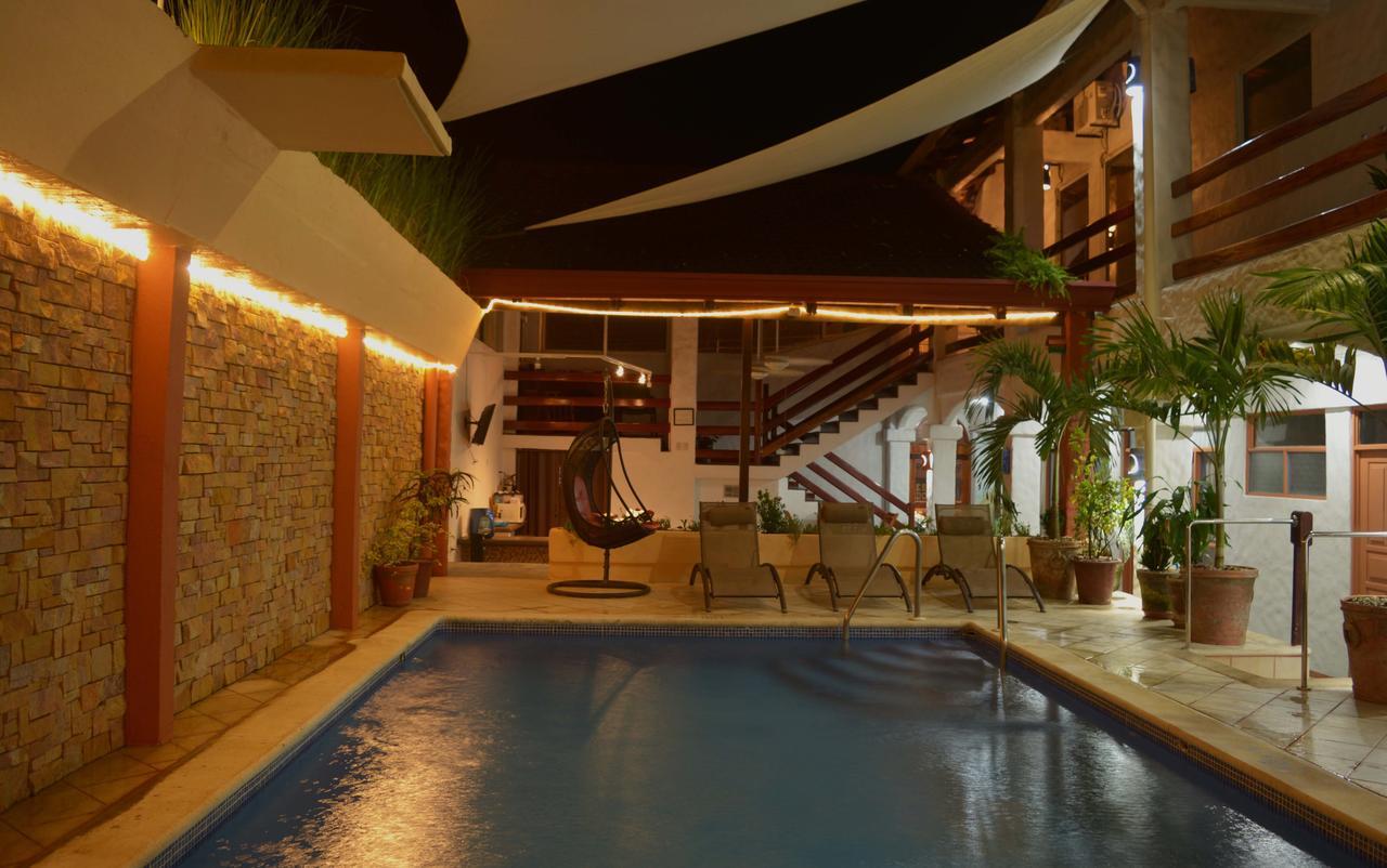 Serenity Hotel *