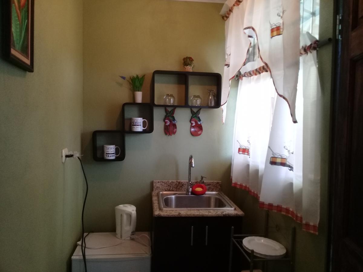Bed & Breakfast Rancha Azul Alajuela