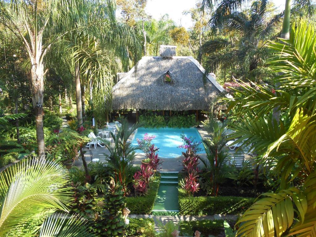 La Palapa 4*