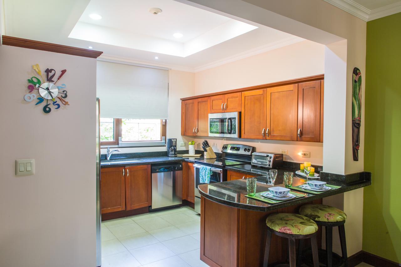 Luxury Terrace, Access - M10