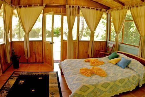 Turtle Lodge *