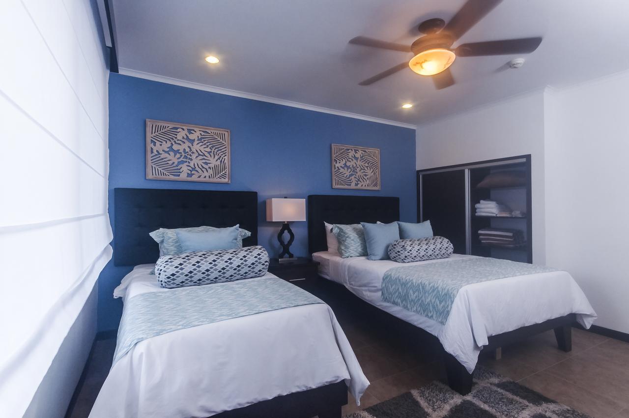 The Palms 402 By Dream Makers