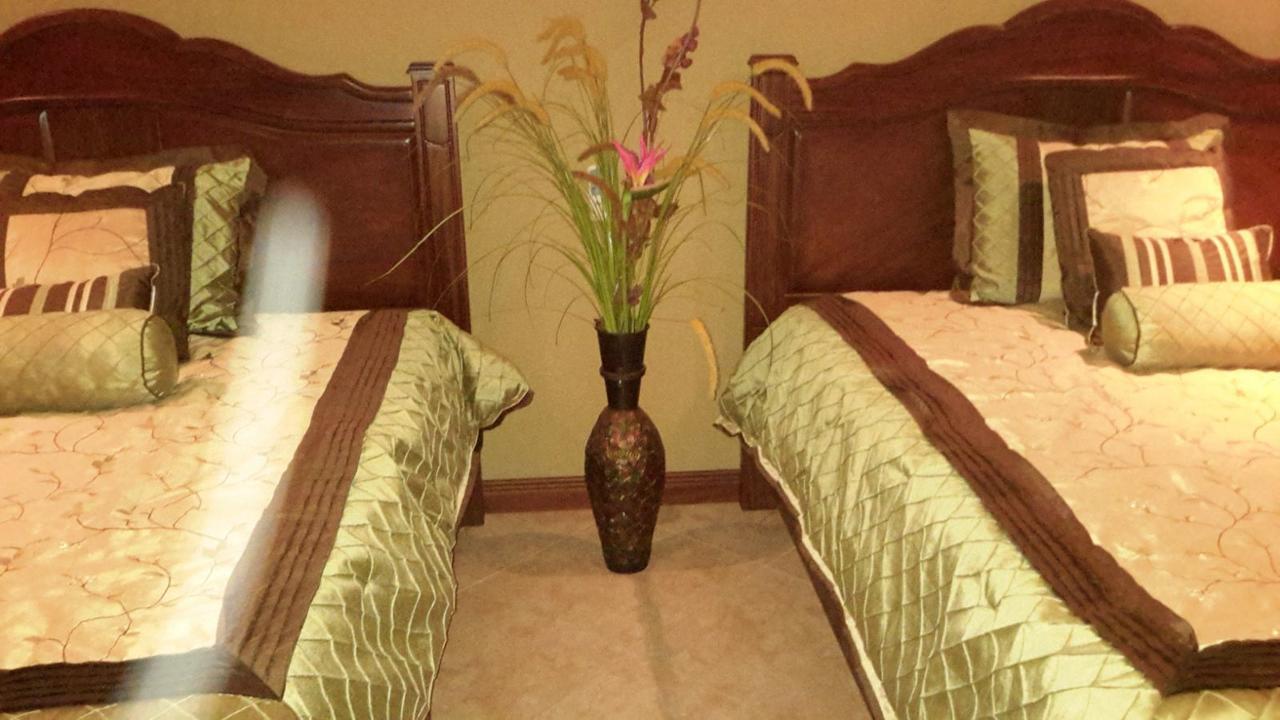 Apartment Tres Regalos Condominium Beach Club