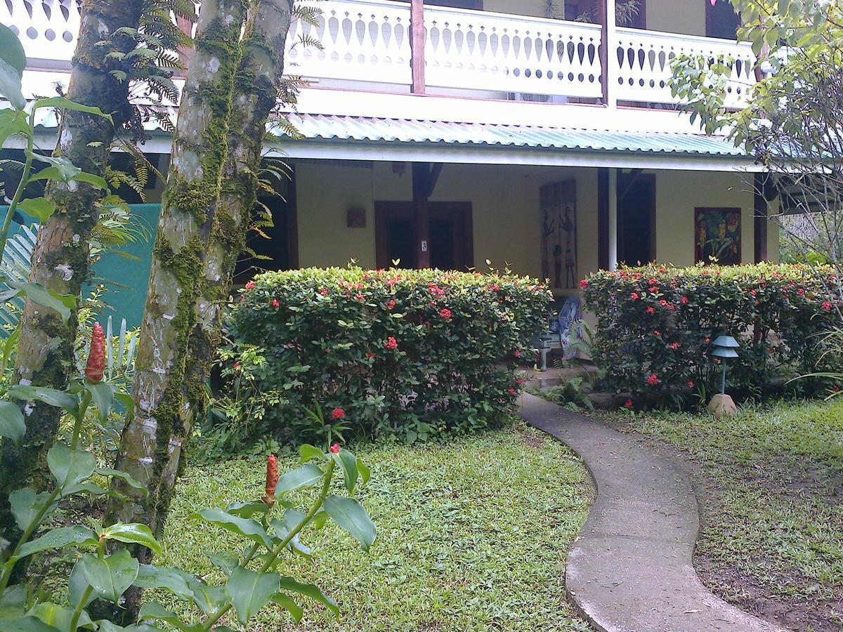 Playa Negra Lodge *