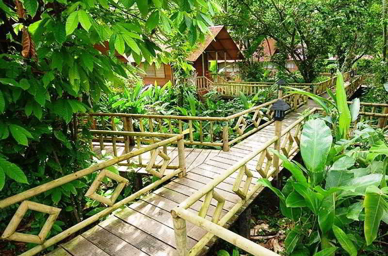 Aninga Lodge *