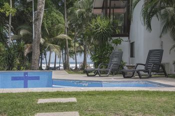 Hotel Pelican Beachfront 3*