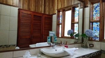 Pinos & Reserve Lodge