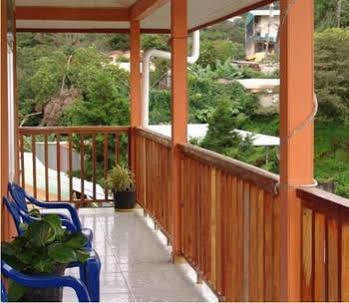 Cabinas Eddy Bed & Breakfast 2*