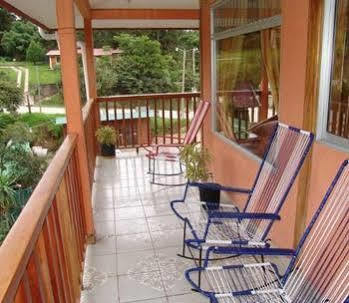 Bed & Breakfast Cabinas Eddy 2*