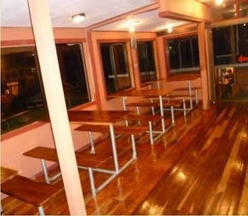 Bed & Breakfast Cabinas Eddy