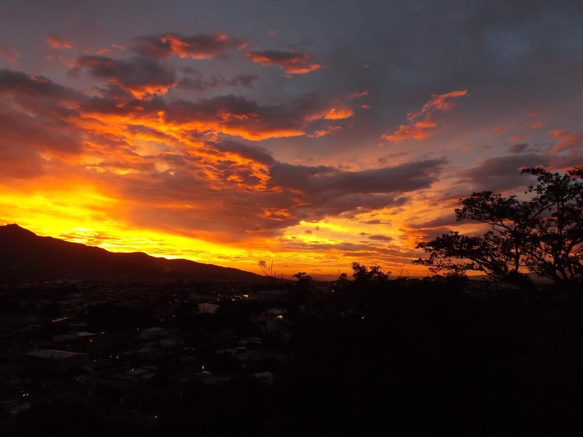 Casa Marlui-san Jose Homestay *