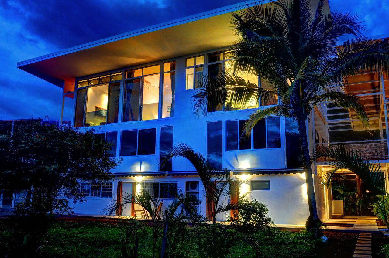 Moana Surf Hotel *