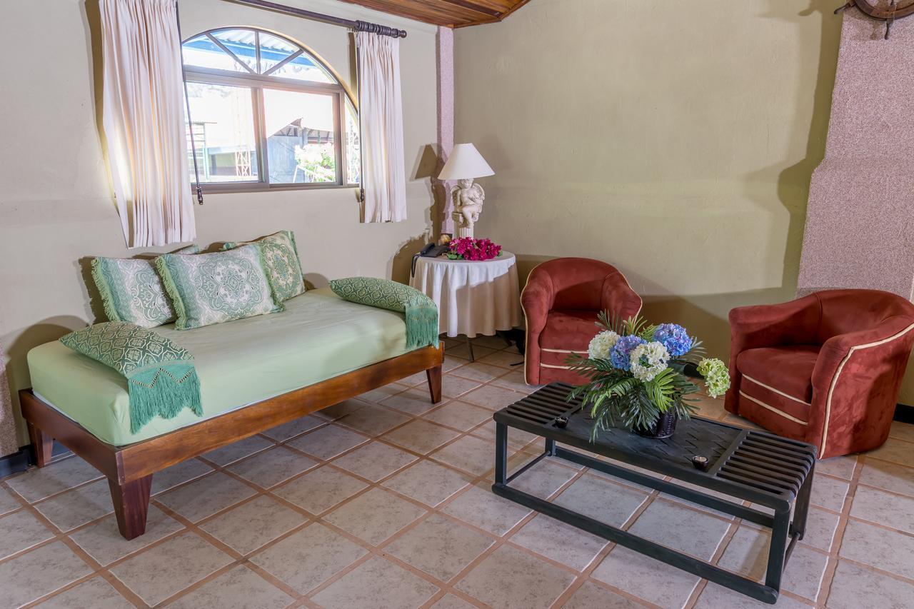 Hotel Kayak Damas