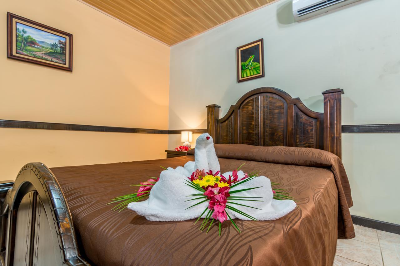 Ara Ambigua Hotel