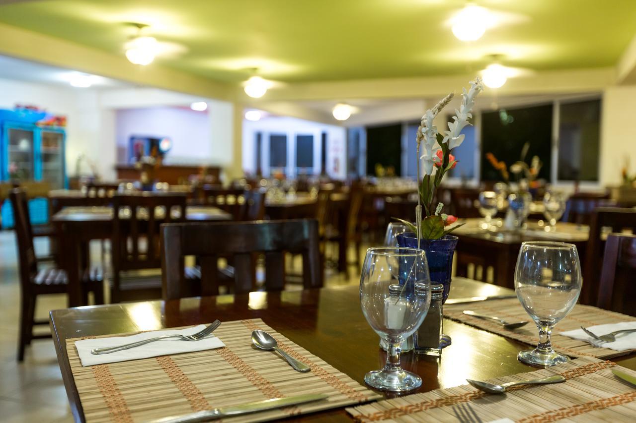 Hotel Arenas En Punta Leona 4*