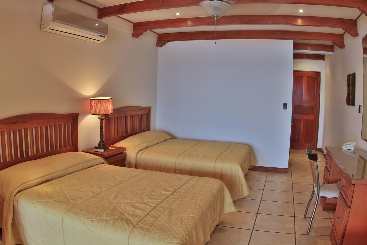 Room-style Ocean-view Unit In Flamingo With Pool