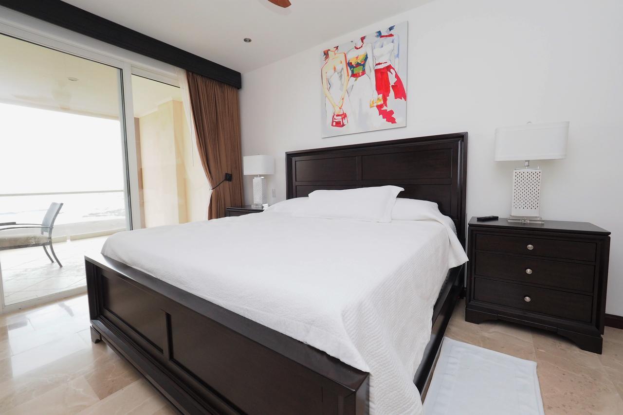 Apartment Breakwater Beachfront 603