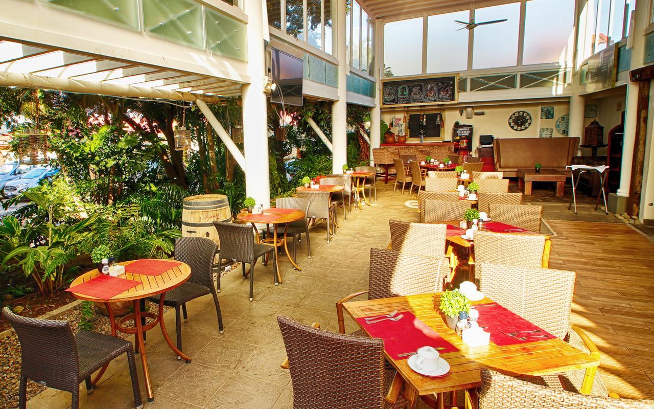 La Riviera 3*