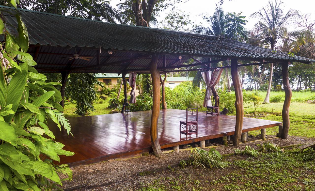 Hotel Coconut Grove Oceanfront Cottages